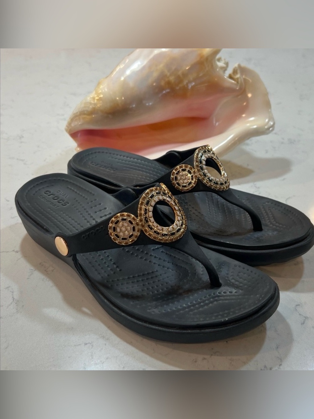 Crocs Sanrah Diamante Wedge Flip Flops in black with gold embellishments sz 6